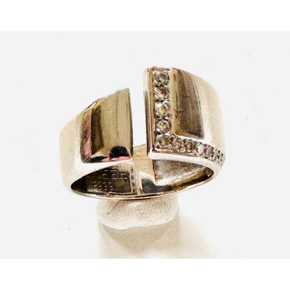 HERMES. Bague jonc en or blanc 750°/°° ornée...