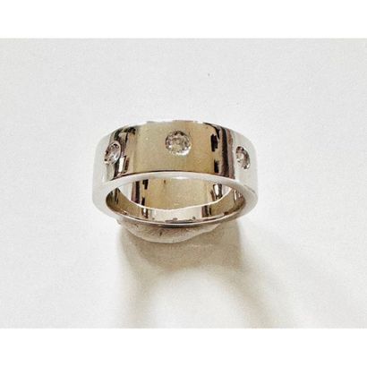 RING in white gold 750°/°° set with 3 diamonds...
