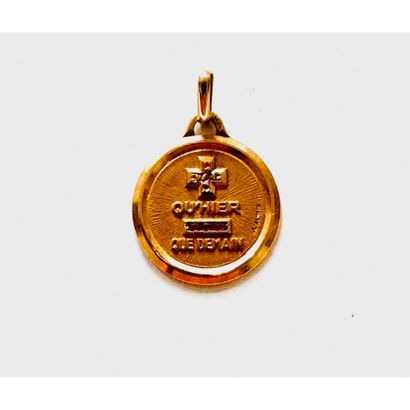 MEDAILLE d’amour en or jaune 750°/°° ornée...
