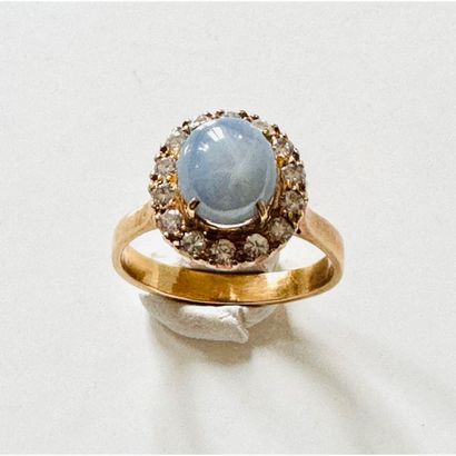 BAGUE en or jaune 585°/°° ornée d’un saphir...