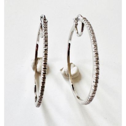 PAIR OF CREOLES EARRINGS in white gold 750°/°°...