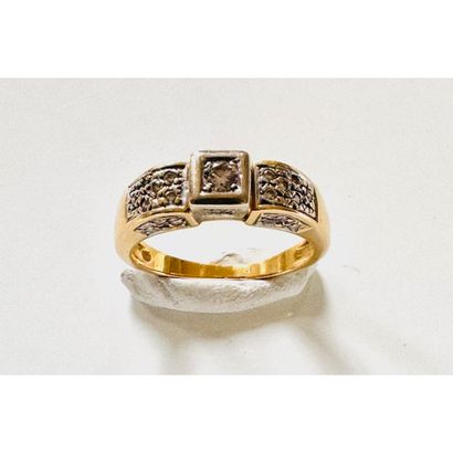 RING in yellow gold 750°/°° set with a 0ct15...