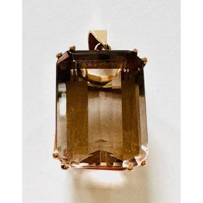 PENDANT in yellow gold 750°/°° set with a...