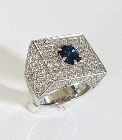 RING in white gold 750°/°° set with an oval...