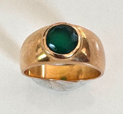 BAGUE jonc en or jaune 750°/°° sertie clos...
