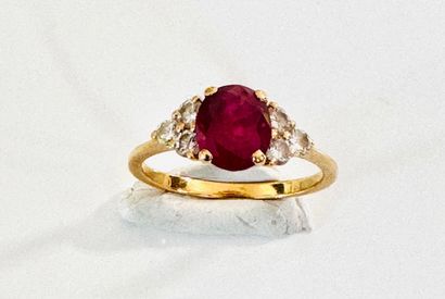 RING in yellow gold 750°/°° set with an oval...