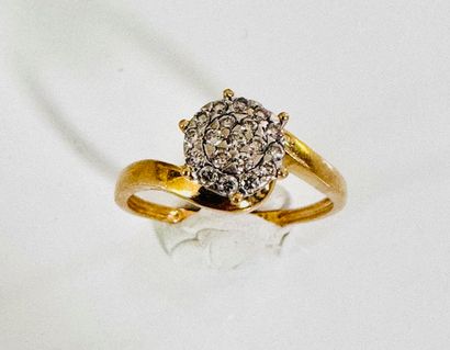 RING in yellow gold 750°/°° set with pavé-cut...