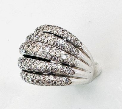 BAGUE 5 joncs en or blanc 750°/°° pavés de...