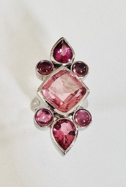 MARQUISE RING in white gold 750°/°° set with...