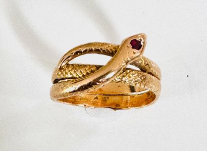 Snake ring in hammered yellow gold, the eye...