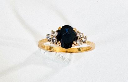 RING in yellow gold 750°/°° set with an oval...