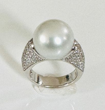 DOME RING in white gold 750°/°° set with...