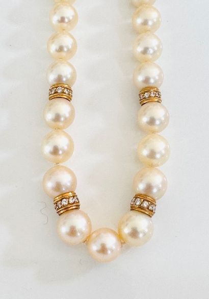 NECKLACE 1 strand of choker cultured pearls...