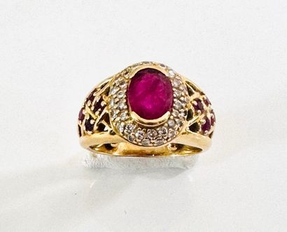 RING in yellow gold 750°/°° set with an oval...