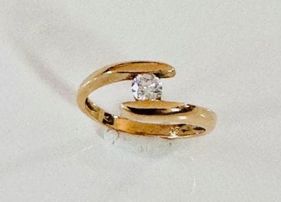 Yellow gold 750°/°° cross ring set with a...