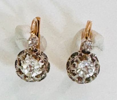 PAIRE DE BOUCLES D’OREILLES dormeuses 2 ors...