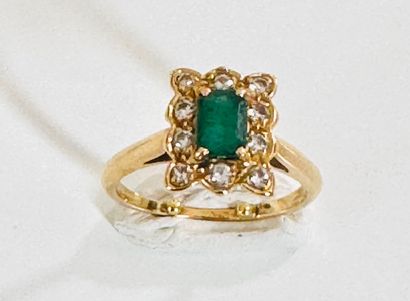 Rectangular ring in yellow gold 750°/°° set...