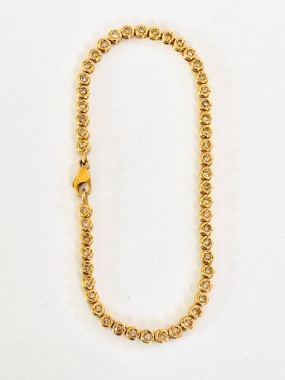 BRACELET line in yellow gold 750°/°° set...