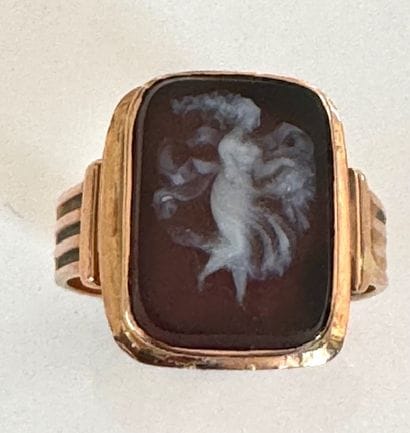 BAGUE XIXè en or jaune strié 750°/°° ornée...