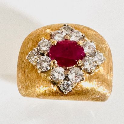 1950. LARGE banded yellow gold ring 750°/°°...