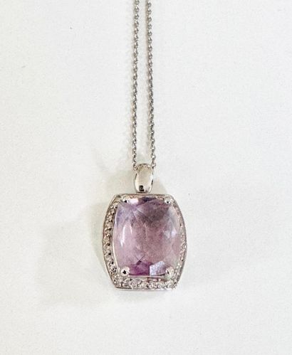 750°/°° white gold pendant set with a faceted...