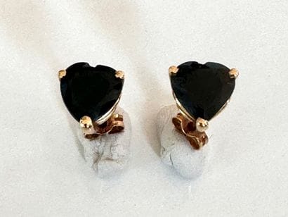 PAIRE DE BOUCLES D’OREILLES cœur en or jaune...