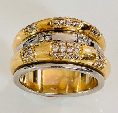 BAGUE 4 joncs 2 ors 750°/°° quadrillée d’un...