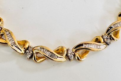 BRACELET en or jaune 585°/°° maillon 8 serti...