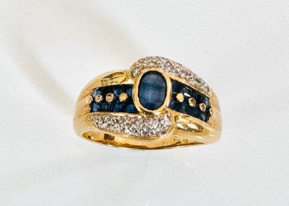 RING in yellow gold 750°/°° set with an oval...