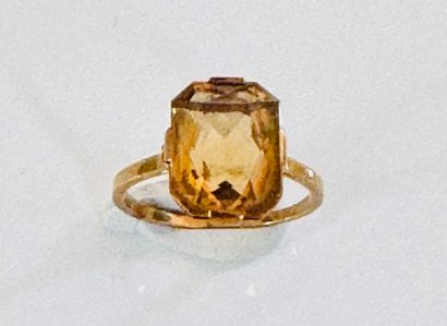 RING in yellow gold 750°/°° set with a citrine...