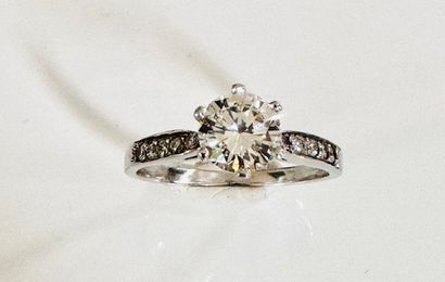 Solitaire ring in white gold 750°/°° set...