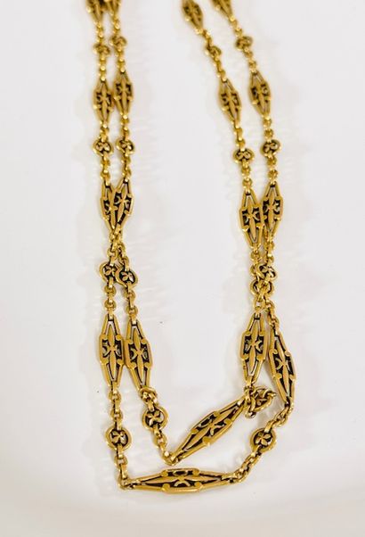 18th century. WATCH CHAIN or sautoir in filigree...