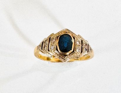 RING in yellow gold 750°/°° set with an oval...