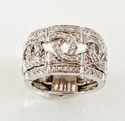 LARGE RING in 750°/°° white gold adorned...