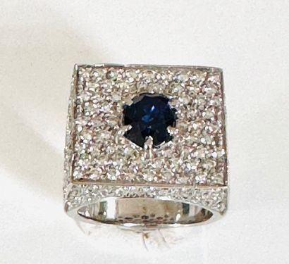 RING in white gold 750°/°° set with an oval...