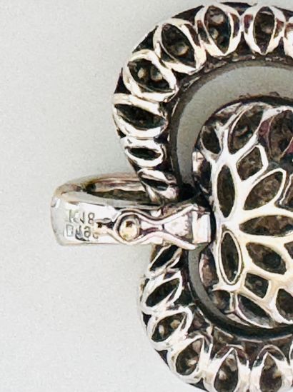 PENDENTIF cœur en or blanc 750°/°° orné d’un...