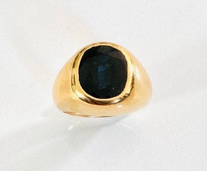 Yellow gold 750°/°° signet ring set with...