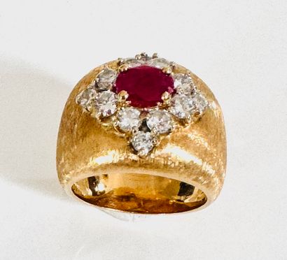 1950. LARGE banded yellow gold ring 750°/°°...