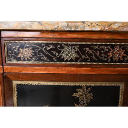 RARE COMMODE LOUIS XVI de forme rectangulaire...