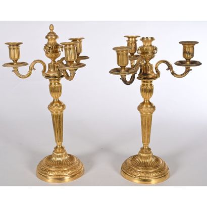 PAIRE DE CANDELABRES LOUIS XVI en bronze...