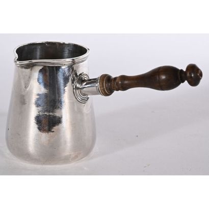PETIT POT A LAIT XVIIIè en argent massif...