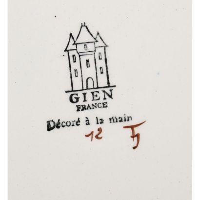 GIEN. SERVICE DE TABLE modèle «Les oiseaux»...