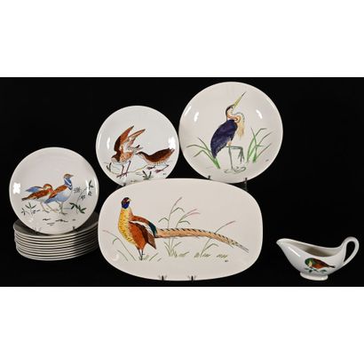 GIEN. SERVICE DE TABLE modèle «Les oiseaux»...