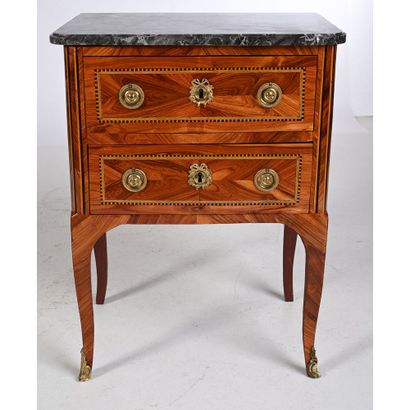 OHNEBERG. PETITE COMMODE SAUTEUSE TRANSITION...