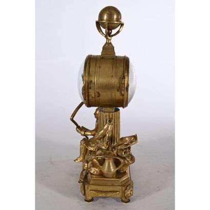 PENDULE LOUIS XVI joli modèle au jardinier...