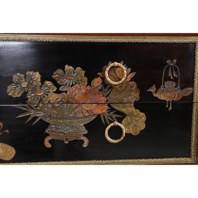 RARE COMMODE LOUIS XVI de forme rectangulaire...