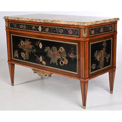 RARE COMMODE LOUIS XVI de forme rectangulaire...