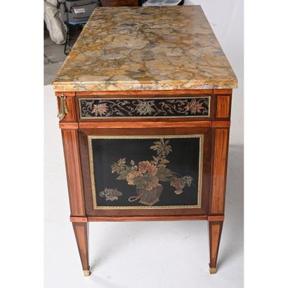 RARE COMMODE LOUIS XVI de forme rectangulaire...