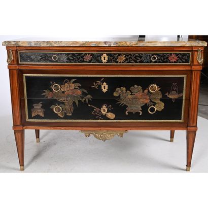 RARE COMMODE LOUIS XVI de forme rectangulaire...