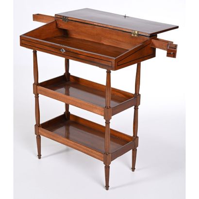 PETIT BUREAU DE PENTE LOUIS XVI en acajou...